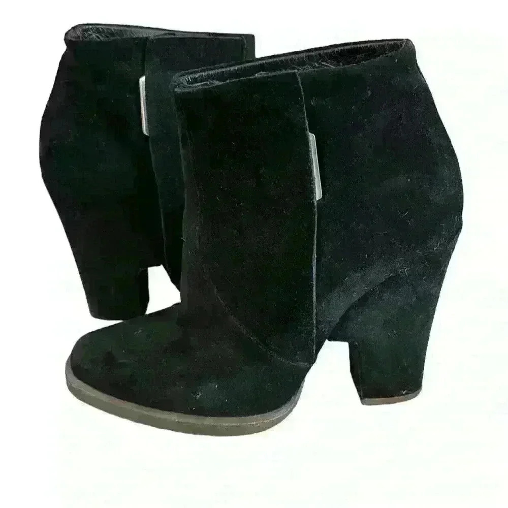 Theyskens’ Theory Olivier Heeled Suede Ankle Boots. Size 37.5